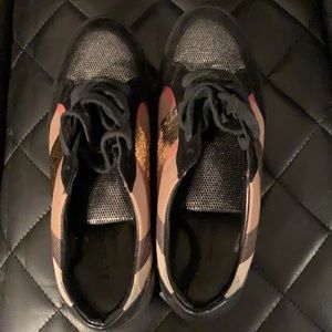 Burberry sneaker brand new size 10 woman